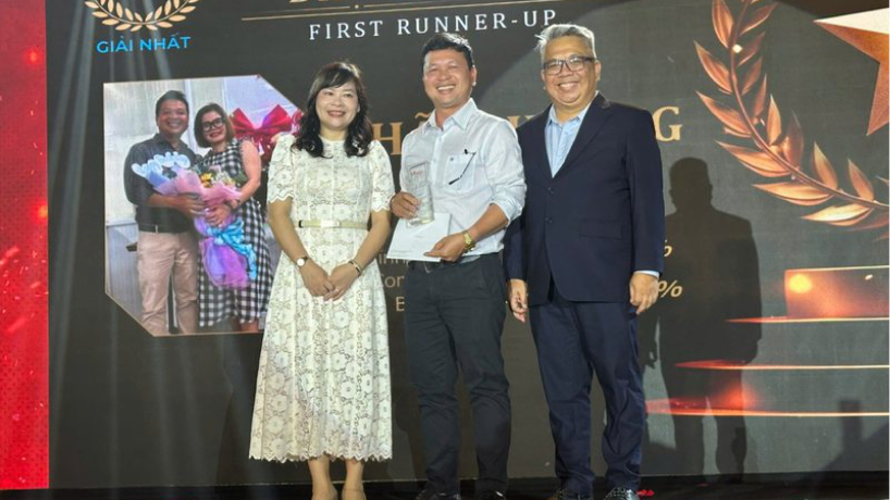 Nhã Phượng nhận giải Distributor First Runner-up